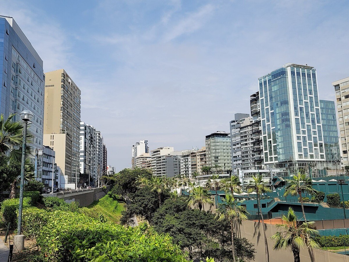 Lima, Peru — Kwashly partner laundry city