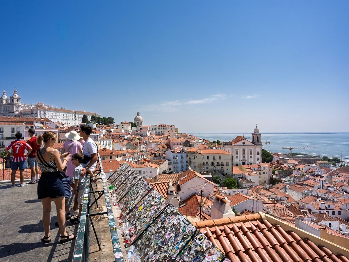 Lisbon, Portugal — Kwashly partner laundry city